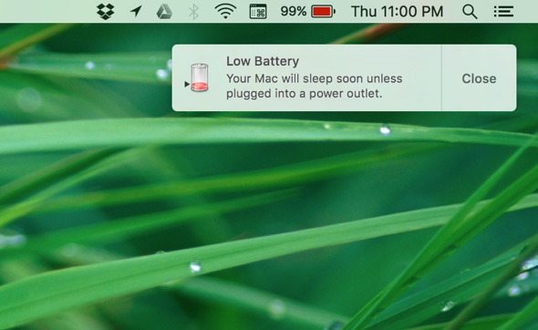 Fully charged MacBook Pro battery icon in red color